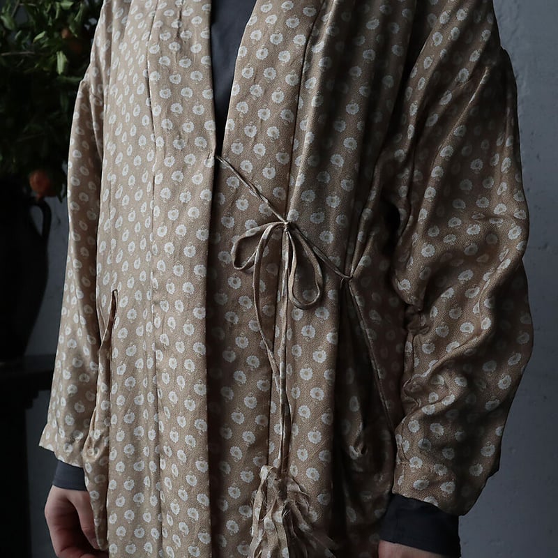 TOWAVASE sarasa silk robe Leo (beige) | nii-B |...