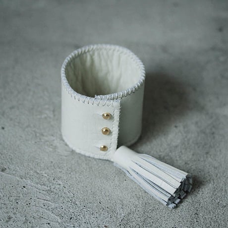 chiihao x nii-B tassel bangle ivory