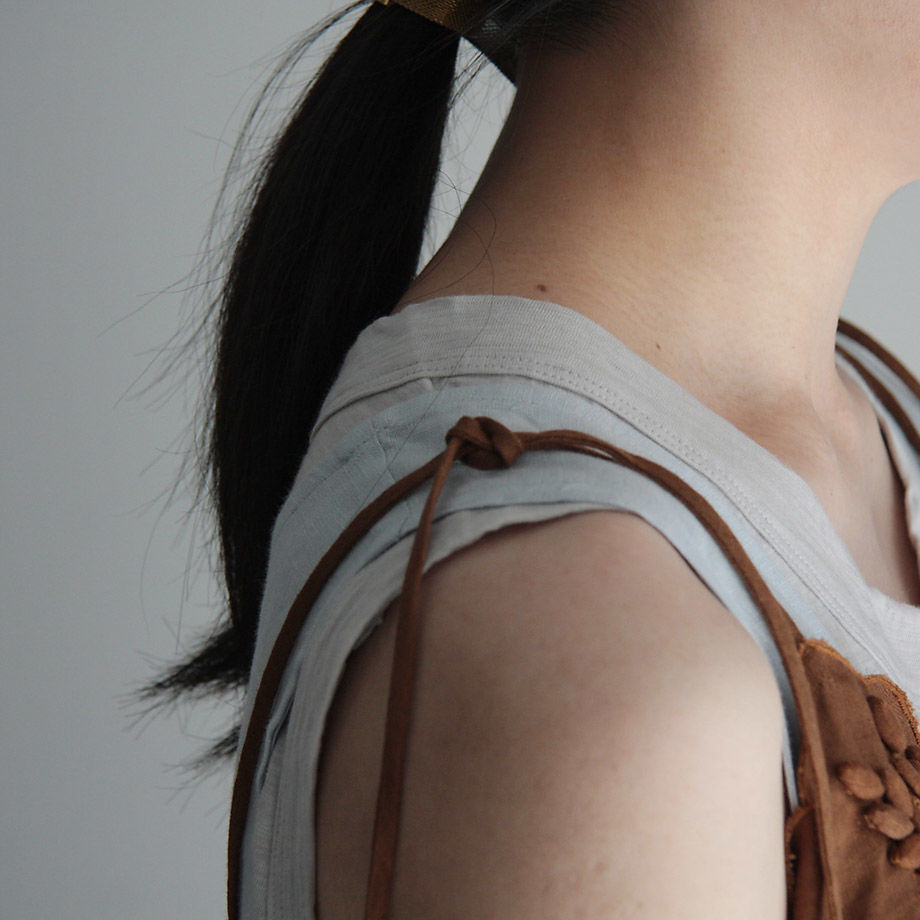 TOWAVASE Bon Voyage camisole (camel) | nii-B |