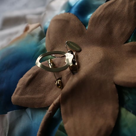 TOWAVASE Yvette brooch (blue)