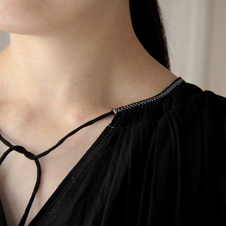 TOWAVASE Camille blouse (black)