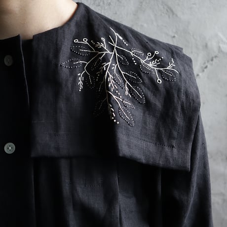 TOWAVASE Appliquè linen blouse (black)