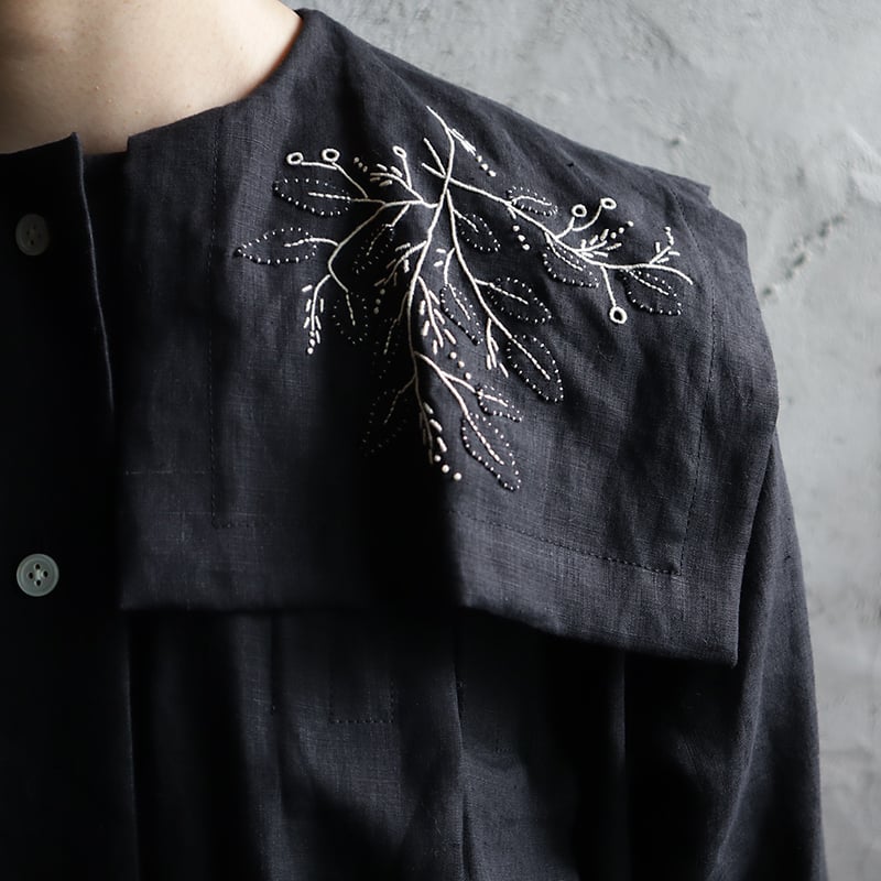 TOWAVASE Appliquè linen blouse (black) | nii-B TOWAVASE Appliquè linen blouse (black) | nii-B