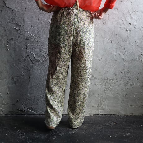 Le pivot flower print  rough pants (beige mix)