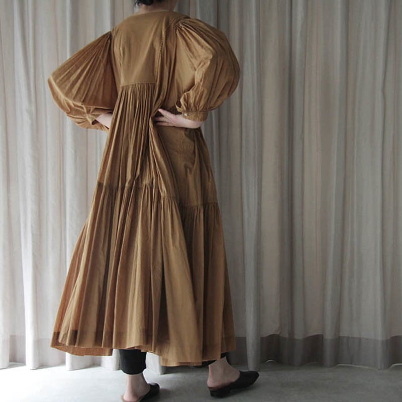 TOWAVASE Artisan dress (camel) | nii-B | WEBSHOP