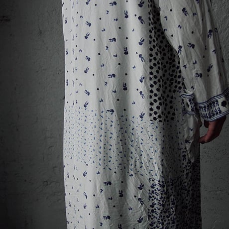 TOWAVASE ceramic blue robe