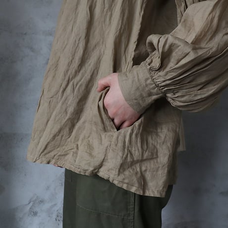 Tabrik back pleats blouse ( khaki）