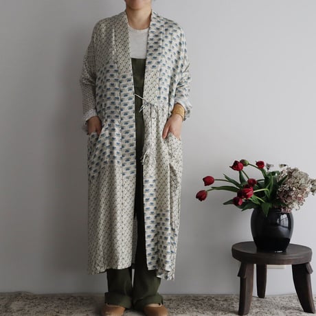 TOWAVASE sarasa silk robe (ivory)
