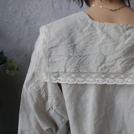 TOWAVASE Leavers blouse (gray)