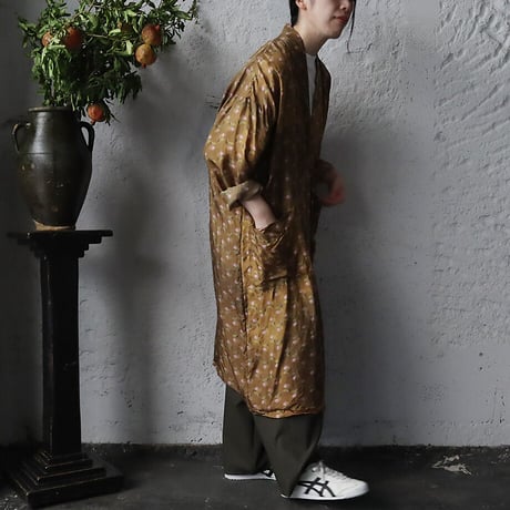 TOWAVASE sarasa silk robe Louis (camel)