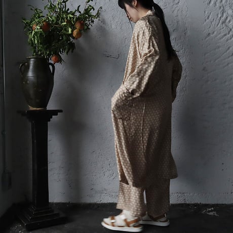 TOWAVASE sarasa silk robe Leo (beige)