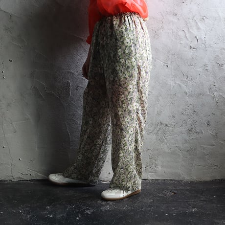 Le pivot flower print  rough pants (beige mix)