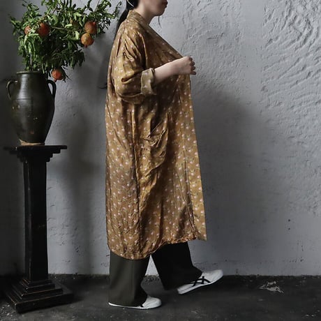 TOWAVASE sarasa silk robe Louis (camel)