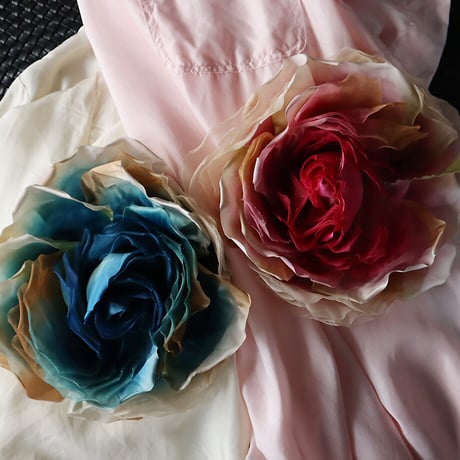TOWAVASE Yvette brooch (peach)