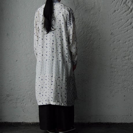 TOWAVASE ceramic blue robe