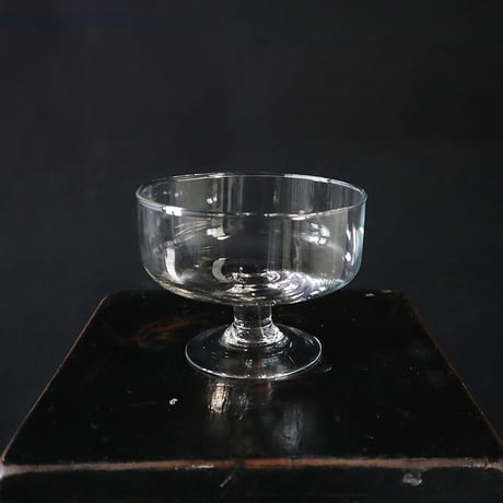 coupe glass base