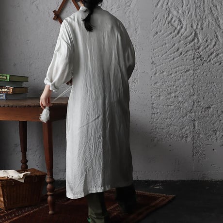 TOWAVASE sarasa silk robe (ivory)