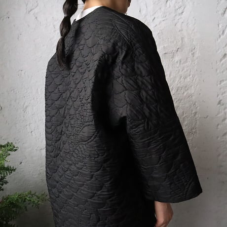 TOWAVASE silk quilt robe (black)