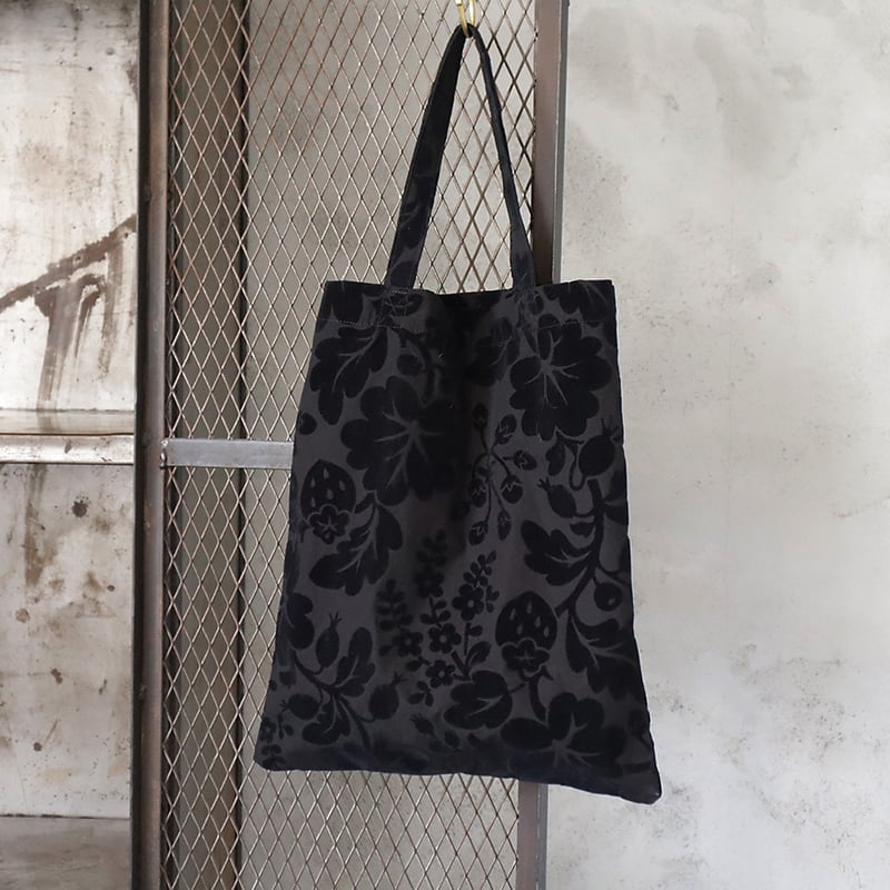R&D.M.Co. ワイルドベリー　トートバッグ R&D.M.Co- wild berry velvet tote bag (black/nav