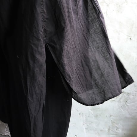 R&D.M.Co- GARMENT DYE frill collar long shirt (black)