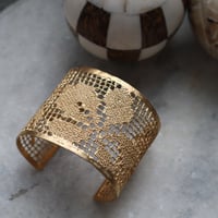 MAISON RUBUS. recollection lace bangle  (yellowgold)