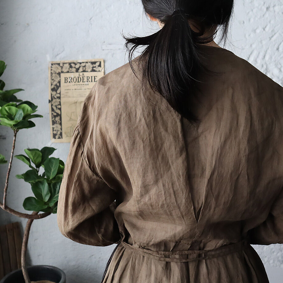 【Tabrik(タブリク)】リネンパフブラウス(泥染) Tabrik(タブリク)】リネンパフブラウス(泥染)