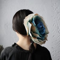 TOWAVASE Yvette brooch (blue)