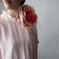 TOWAVASE Yvette brooch (peach)
