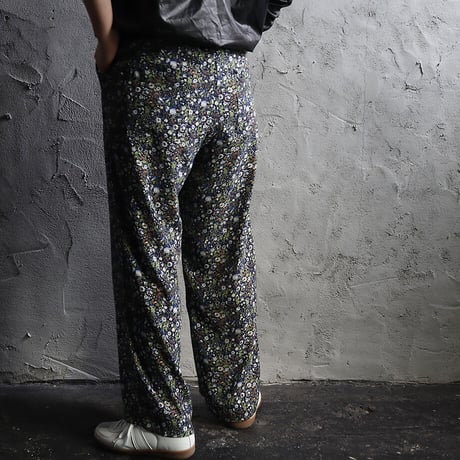 Le pivot flower print  rough pants (navy mix)