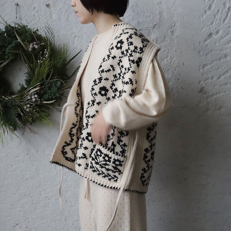 TOWAVASE Panier de fleurs nosleeve cardigan (bl 