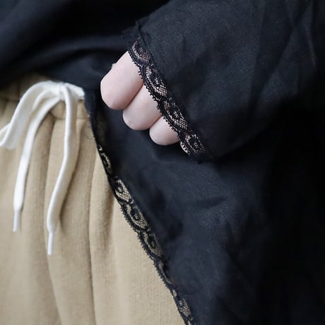TOWAVASE Leavers blouse (black)