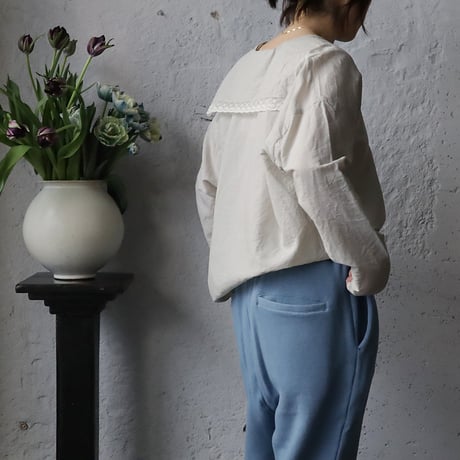 TOWAVASE Leavers blouse (gray)