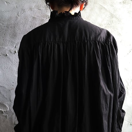 R&D.M.Co- GARMENT DYE frill collar long shirt (black)