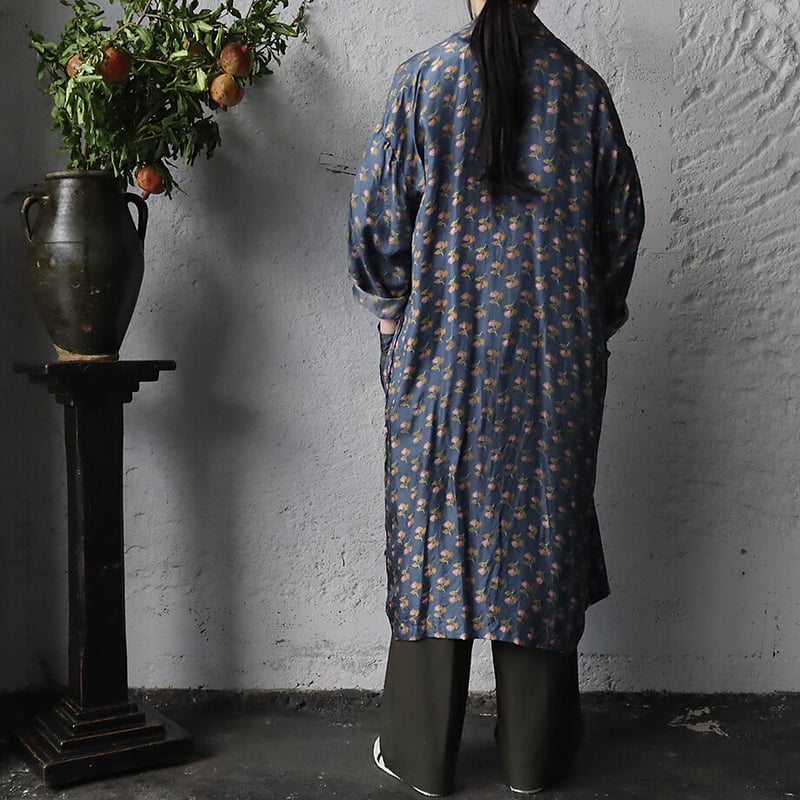 TOWAVASE sarasa silk robe Louis (navy) | nii-B