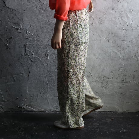 Le pivot flower print  rough pants (beige mix)