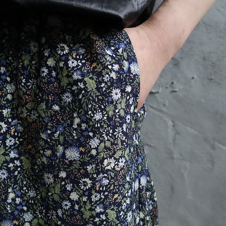 Le pivot flower print  rough pants (navy mix)
