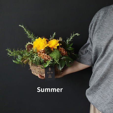 season flower arrangement 2026 early summer