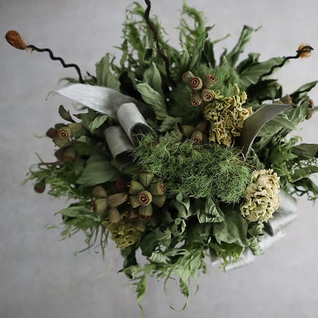 dry flower arrangement (green)