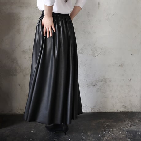 .less synthetic leather long skirt (black)