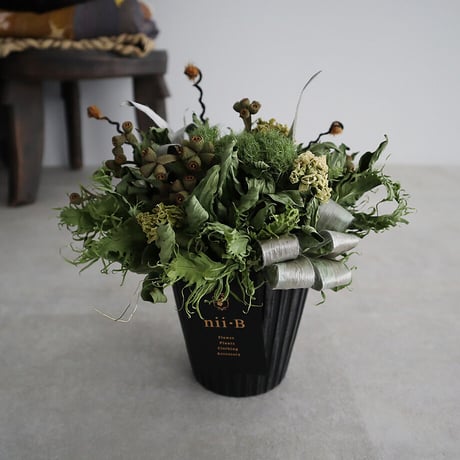 dry flower arrangement (green)