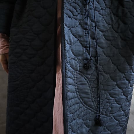 TOWAVASE silk quilt robe (black)