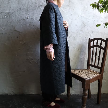 TOWAVASE silk quilt robe (black)