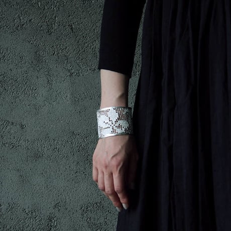 MAISON RUBUS. recollection lace bangle(silver)