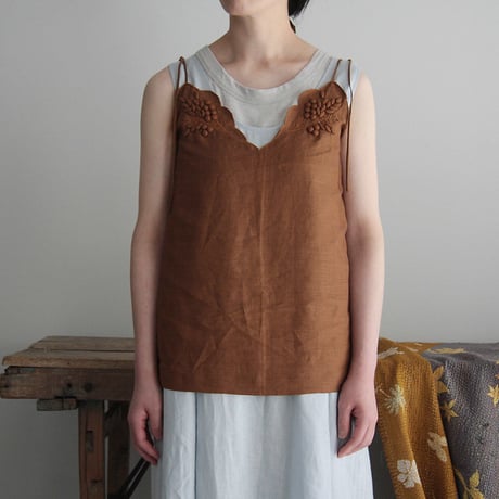 TOWAVASE Bon Voyage camisole (camel)