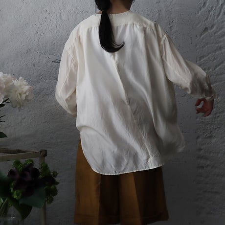 R&D.M.Co- silk pullover (off white)