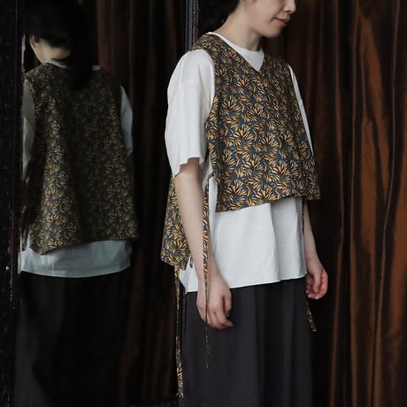 NOTA lace-up gillet (seed print)