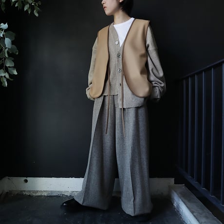 2B wool short gilet (beige)
