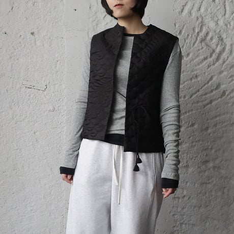 TOWAVASE silk quilt vest (black)