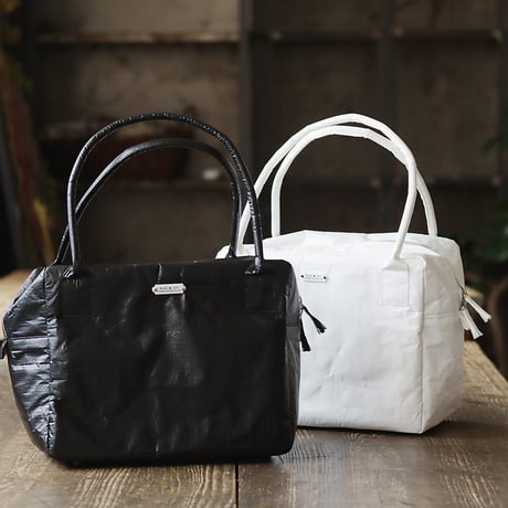 R&D.M.Co- glossary boston bag (black/white)