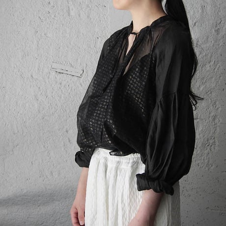 Tabrik bronze print  blouse (black)